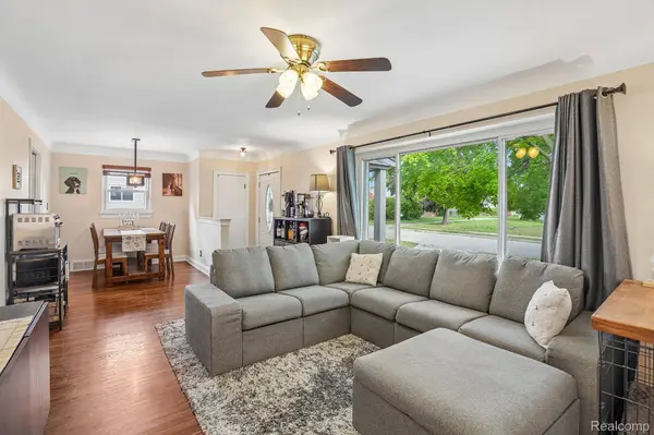 26057 Osmun ST, Madison Heights, MI 48071