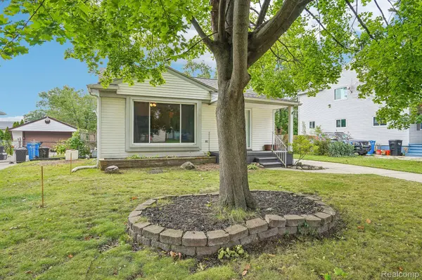 26057 Osmun ST, Madison Heights, MI 48071