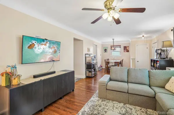 26057 Osmun ST, Madison Heights, MI 48071