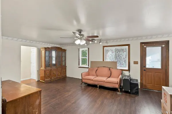 751 E Hazelhurst ST, Fenton, MI 48220