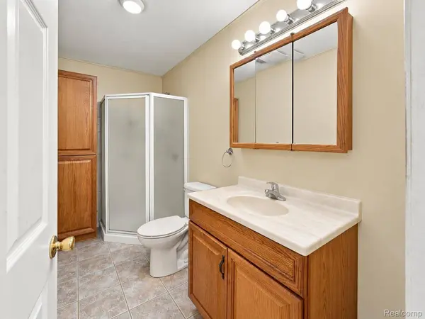 751 E Hazelhurst ST, Fenton, MI 48220