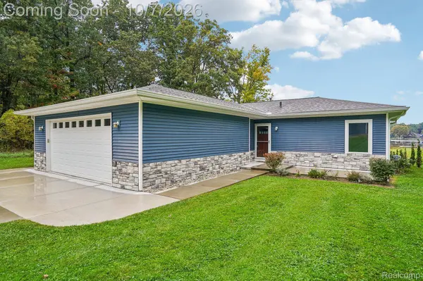 670 Driscoll DR, Oakland Charter Township, MI 48363