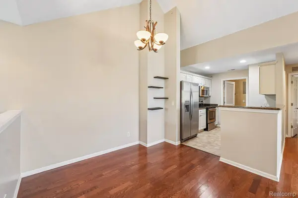 7821 Ambassador DR, Shelby Charter Township, MI 48316