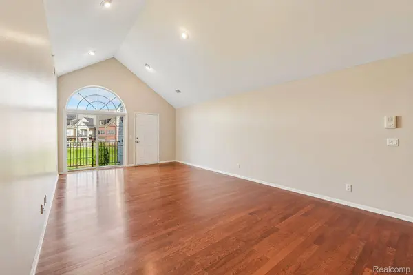 7821 Ambassador DR, Shelby Charter Township, MI 48316