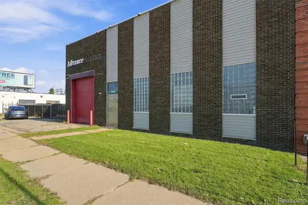 22850 Groesbeck HWY, Warren, MI 48089