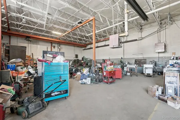 22850 Groesbeck HWY, Warren, MI 48089