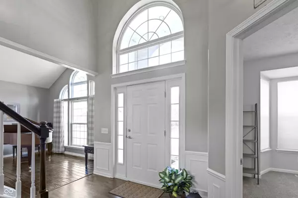 302 E Columbine LN, Westfield, IN 46074