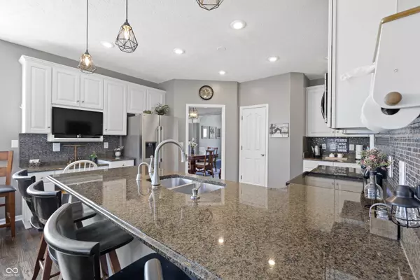 302 E Columbine LN, Westfield, IN 46074