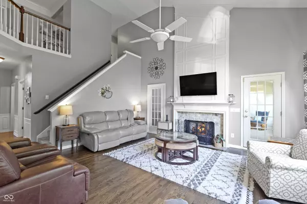 302 E Columbine LN, Westfield, IN 46074