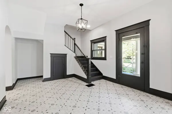 875 Woodruff Place Middle DR, Indianapolis, IN 46201