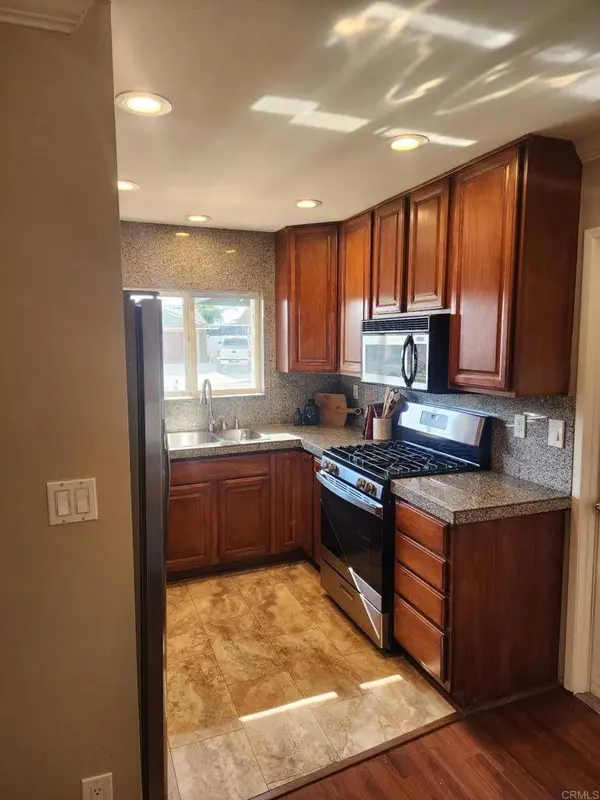 10036 Three Oaks WAY, Santee, CA 92071