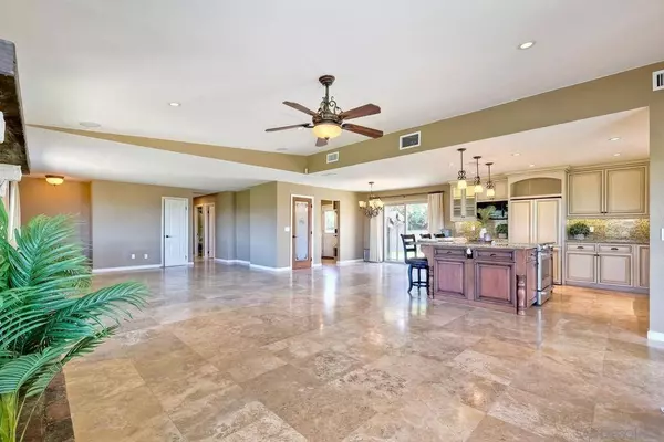 1070 El Paseo, Vista, CA 92084