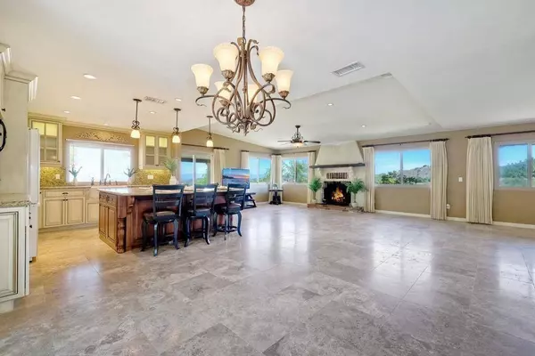 1070 El Paseo, Vista, CA 92084