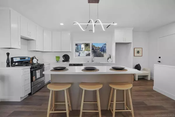 5528 San Onofre Ter, San Diego, CA 92114