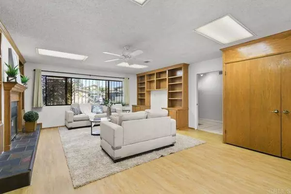 7384 Ballinger, San Diego, CA 92119