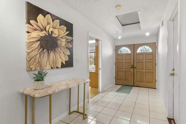 7384 Ballinger, San Diego, CA 92119