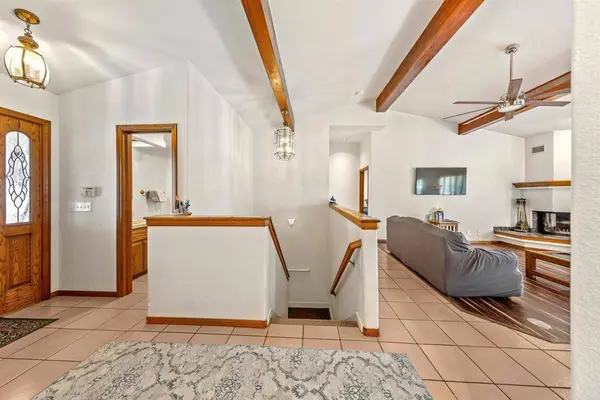 3829 Silverleaf Ln, Vista, CA 92084