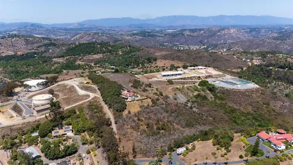 3829 Silverleaf Ln, Vista, CA 92084
