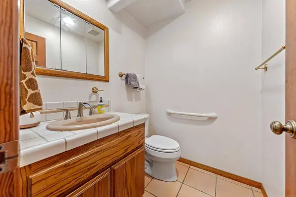 3829 Silverleaf Ln, Vista, CA 92084