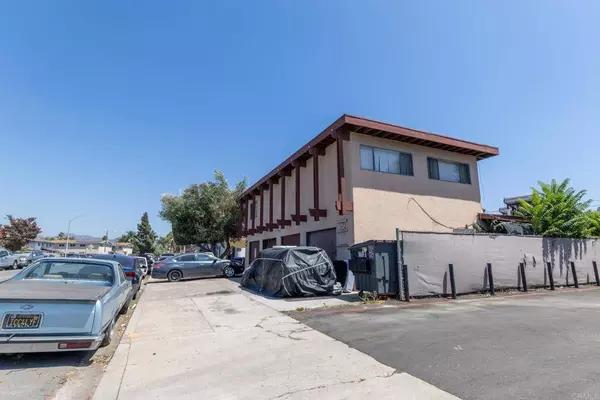 1109 E Lexington, El Cajon, CA 92019