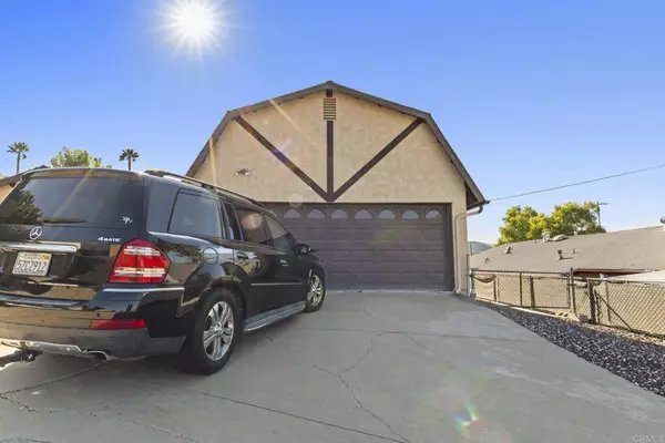 8552 Brodie LN, Santee, CA 92071