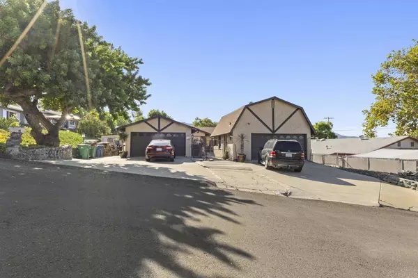 8552 Brodie LN, Santee, CA 92071
