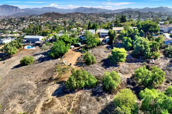 8720 Almond Rd, Lakeside, CA 92040