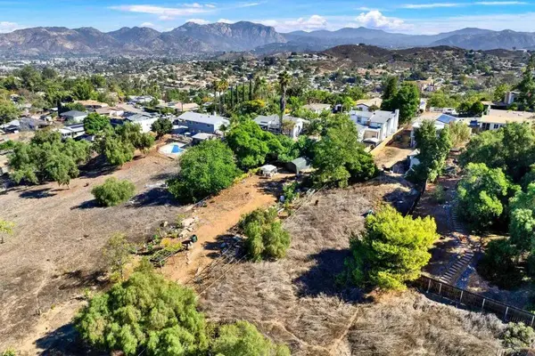 8720 Almond Rd, Lakeside, CA 92040