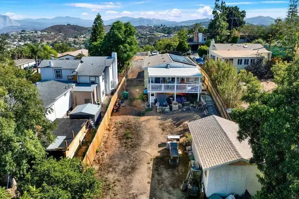 8720 Almond Rd, Lakeside, CA 92040