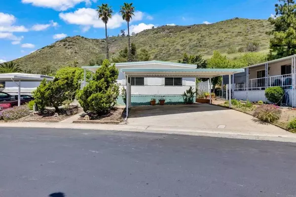 1120 Pepper Dr #17, El Cajon, CA 92021