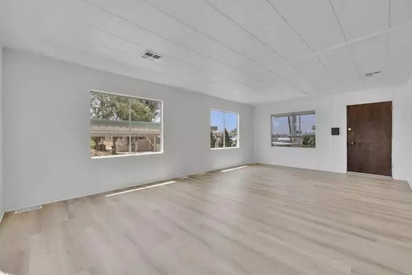 1120 Pepper Dr #17, El Cajon, CA 92021