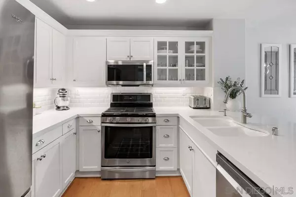 3514 Shoreline Bluff Ln, San Diego, CA 92110