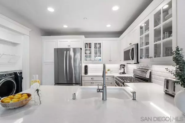 3514 Shoreline Bluff Ln, San Diego, CA 92110