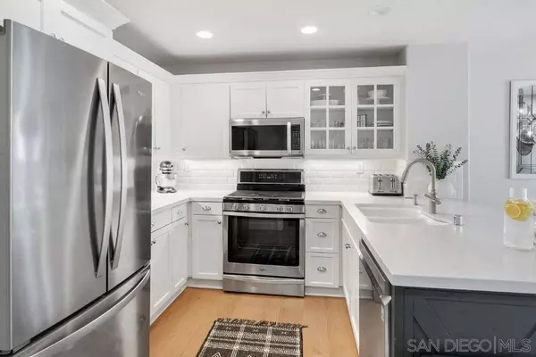 3514 Shoreline Bluff Ln, San Diego, CA 92110