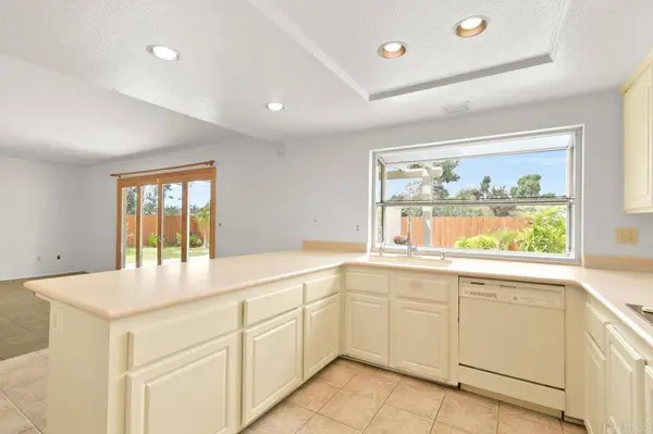 5441 Annie Laurie LN, Bonita, CA 91902
