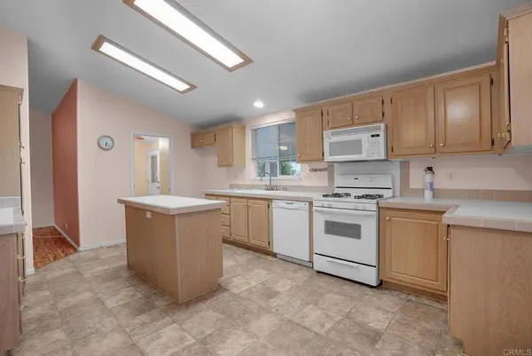 2300 E Valley Pkwy #SPC 101, Escondido, CA 92027