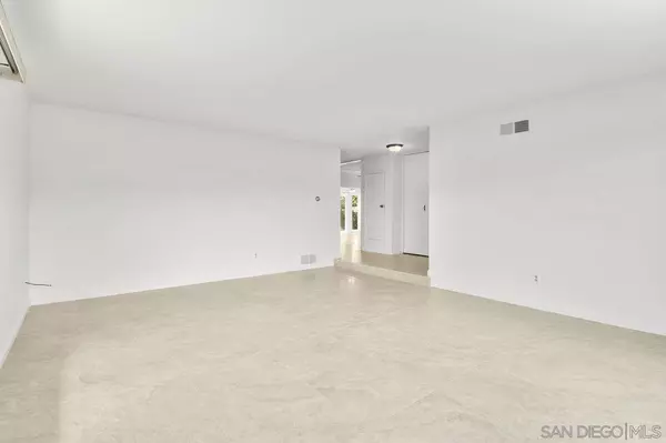 2118 Hanford, San Diego, CA 92111