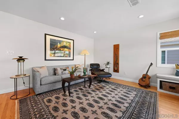 1855 Capistrano St, San Diego, CA 92106