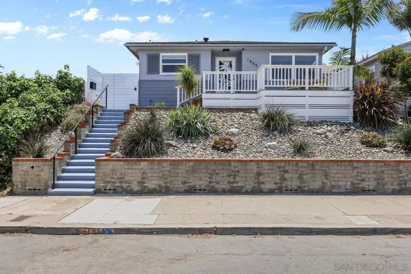 1855 Capistrano St, San Diego, CA 92106