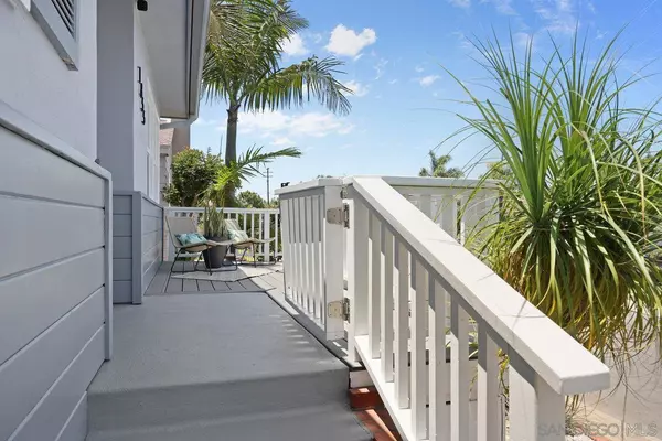 1855 Capistrano St, San Diego, CA 92106