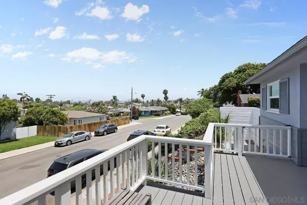 1855 Capistrano St, San Diego, CA 92106