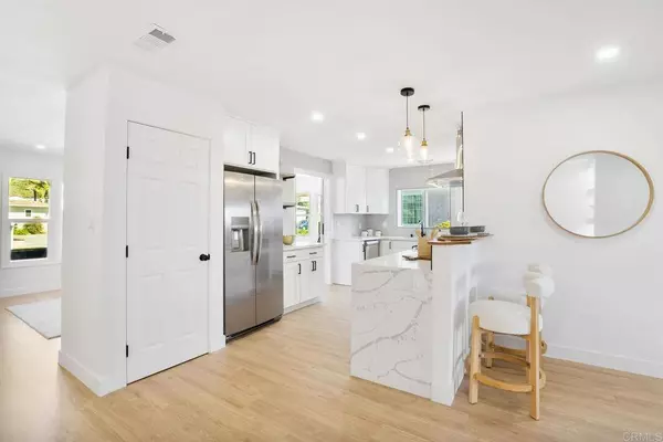 6634 Estrella Ave, San Diego, CA 92120