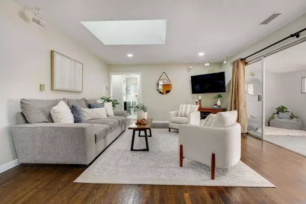 2220 Ridge View DR, San Diego, CA 92105