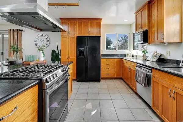 2220 Ridge View DR, San Diego, CA 92105