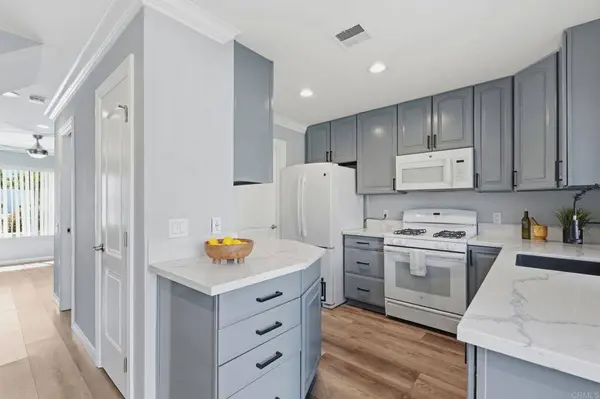 9416 Carlton Oaks DR #B, Santee, CA 92071