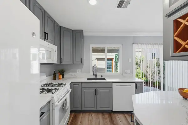 9416 Carlton Oaks DR #B, Santee, CA 92071