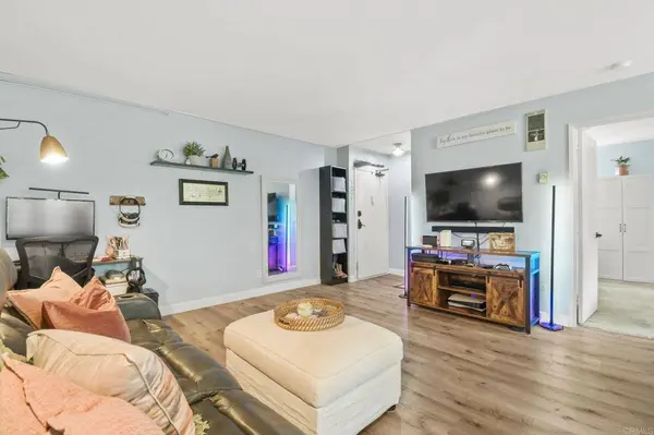 7504 Parkway Dr #100, La Mesa, CA 91942