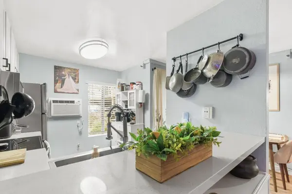 7504 Parkway Dr #100, La Mesa, CA 91942