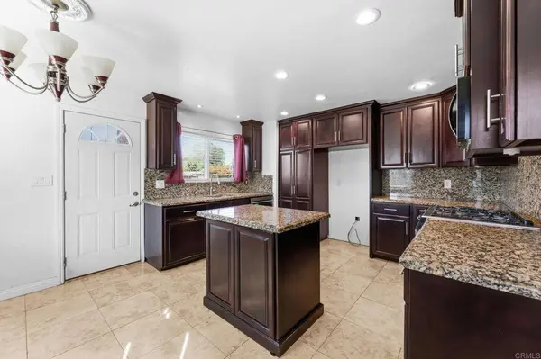 9017 Valencia St, Spring Valley, CA 91977