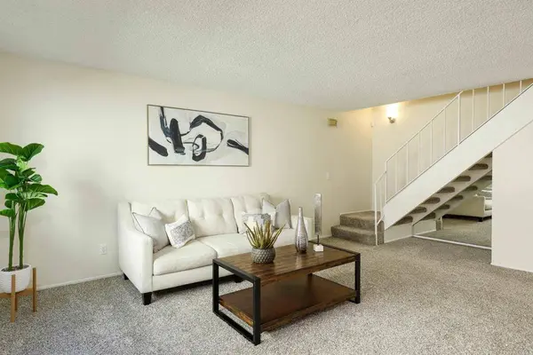 6816 Camphor LN, San Diego, CA 92139